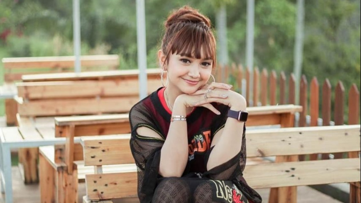 Penampilan Berponi Jihan Audy Bikin Gemas