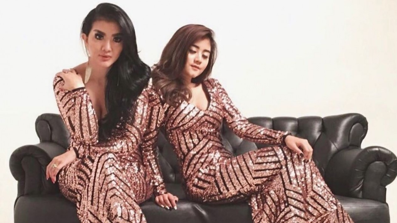 5 Potret Cantik 2Racun Bikin Pria Geleng-geleng