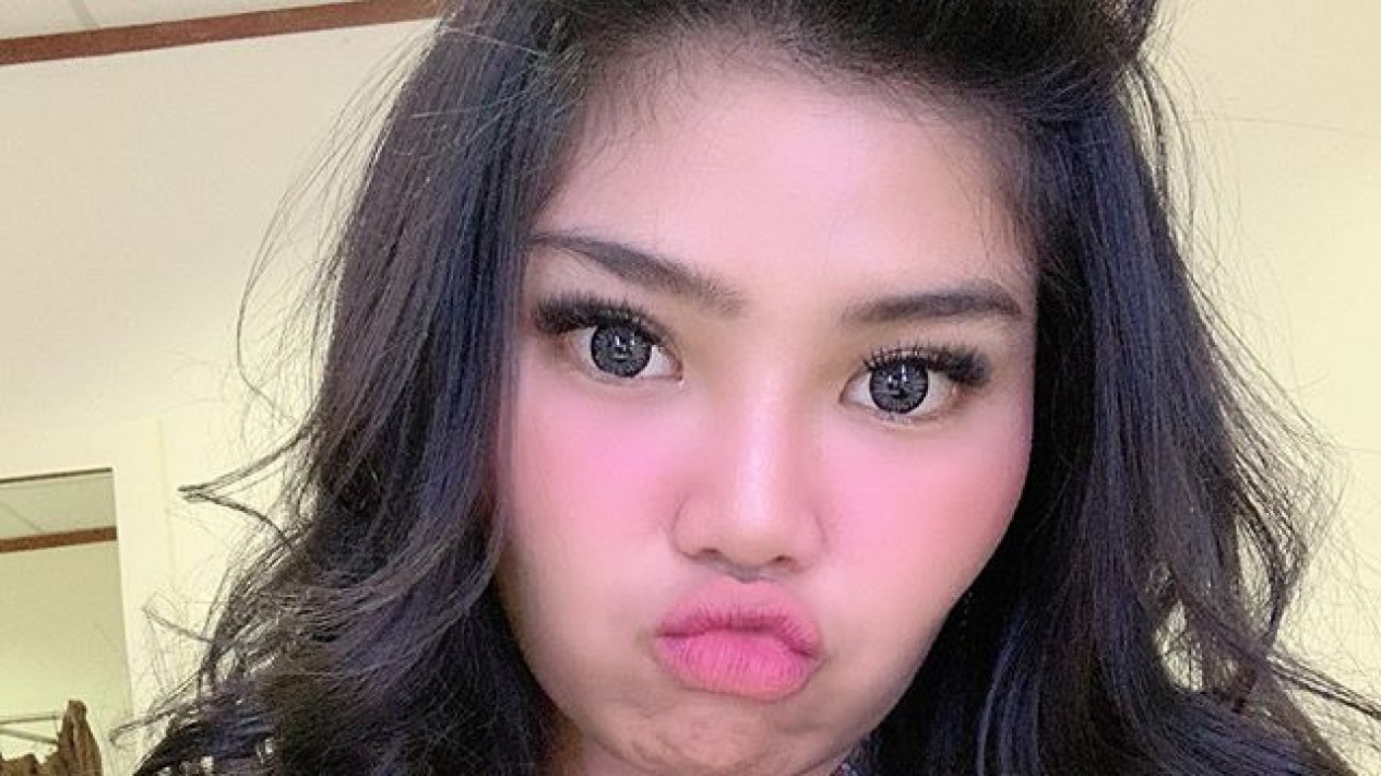 Gaya Selfie Suka-suka Ala Rosa Meldianti