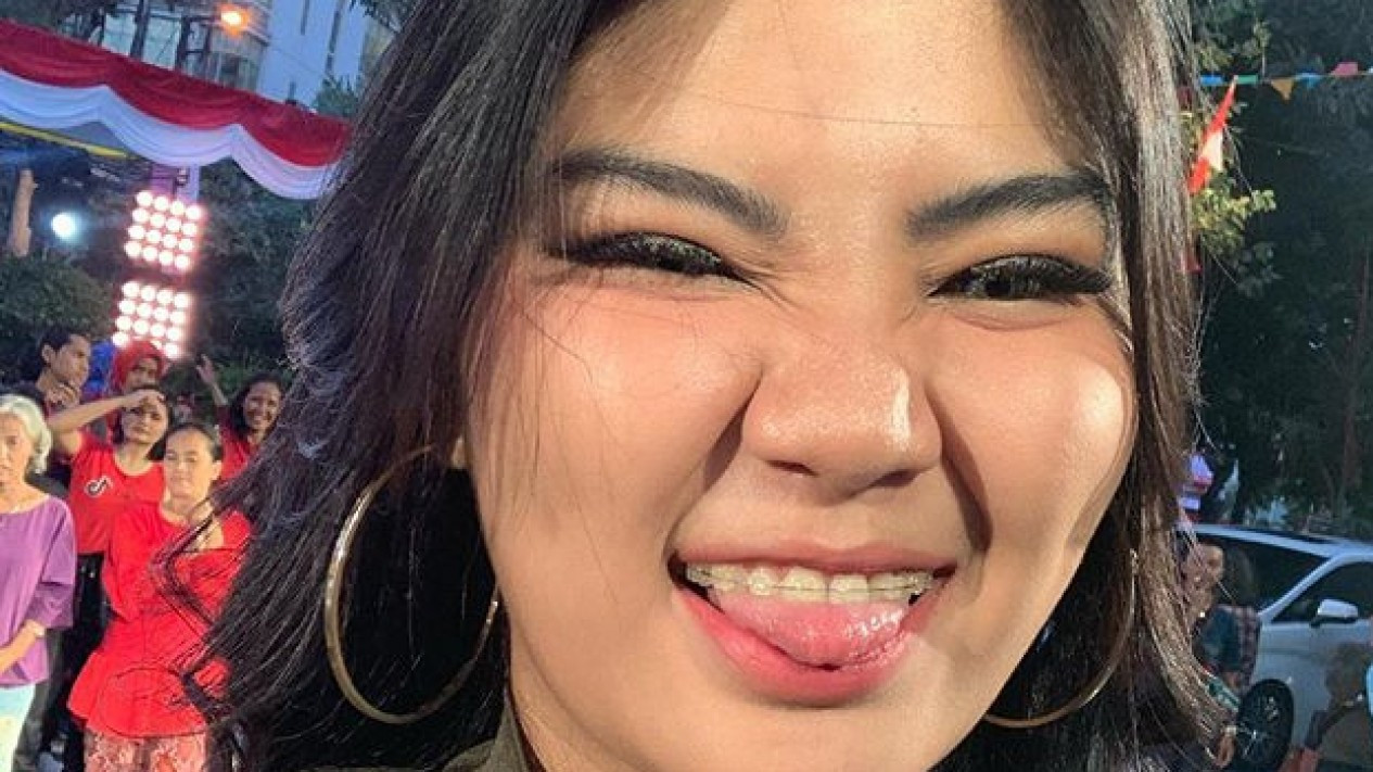 Gaya Selfie Suka-suka Ala Rosa Meldianti