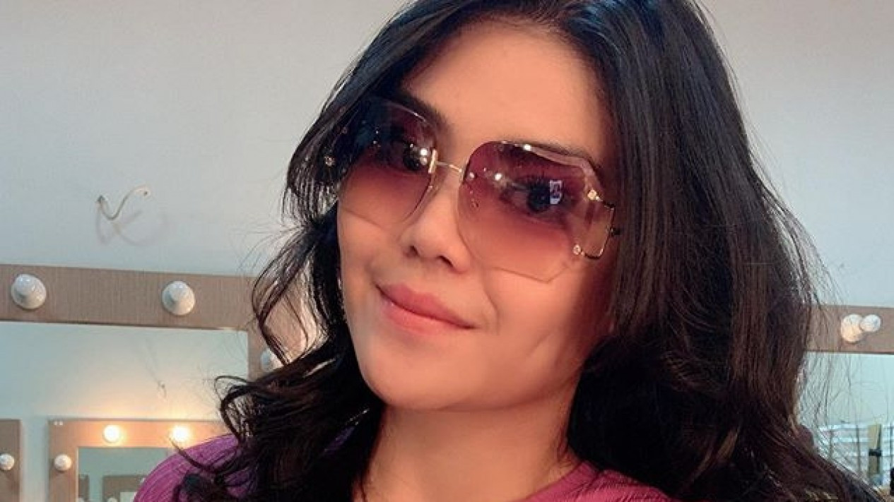 Gaya Selfie Suka-suka Ala Rosa Meldianti