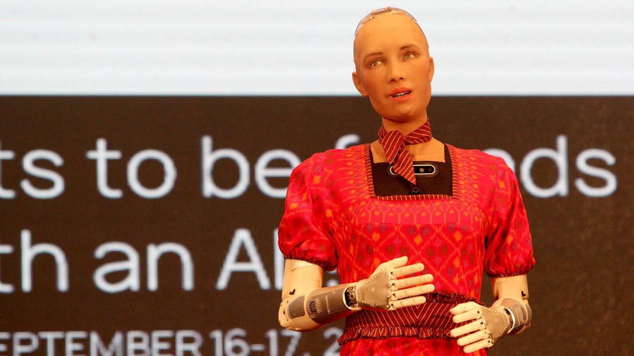 Melihat Robot Tercerdas di Dunia Kenakan Batik