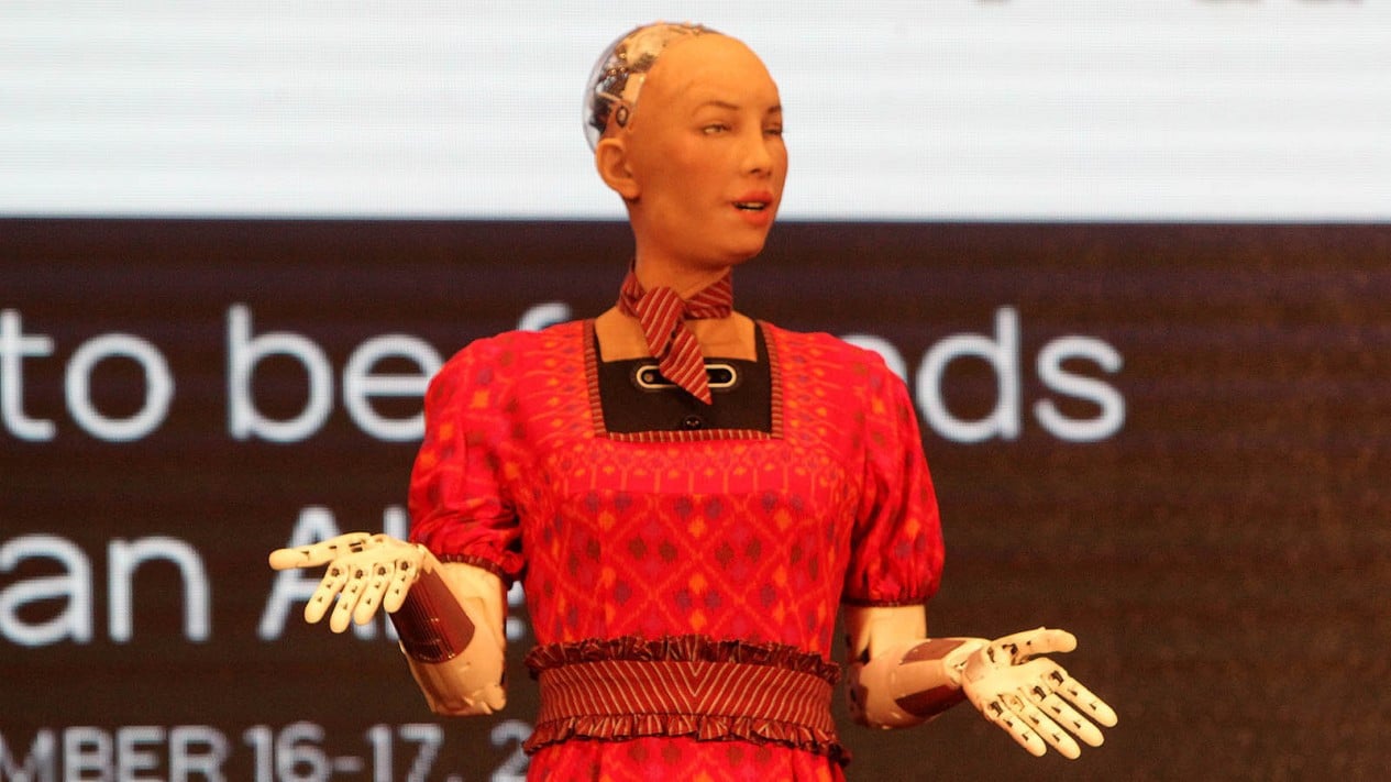 Melihat Robot Tercerdas di Dunia Kenakan Batik