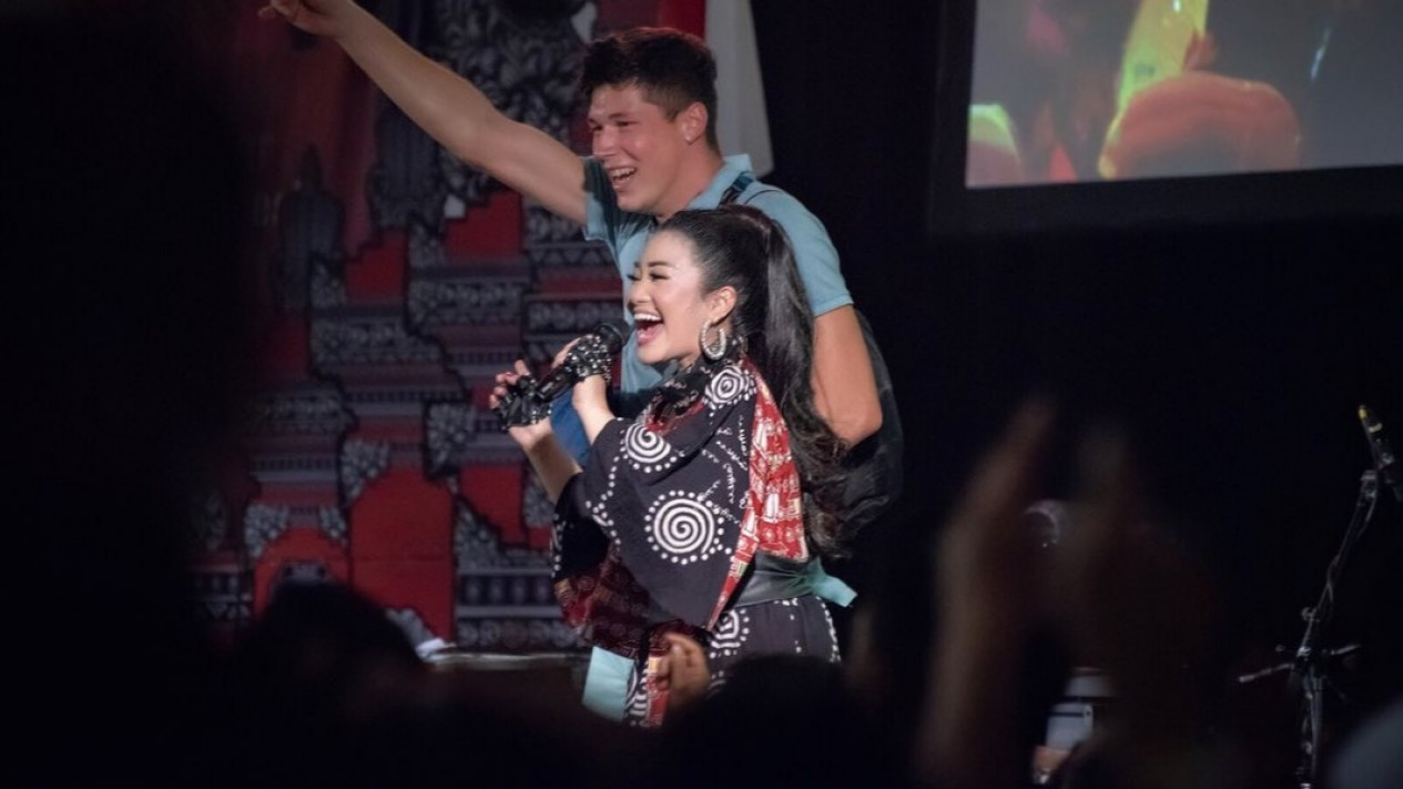 Foto Keseruan Fitri Carlina Goyang Panggung Pandora di Belanda