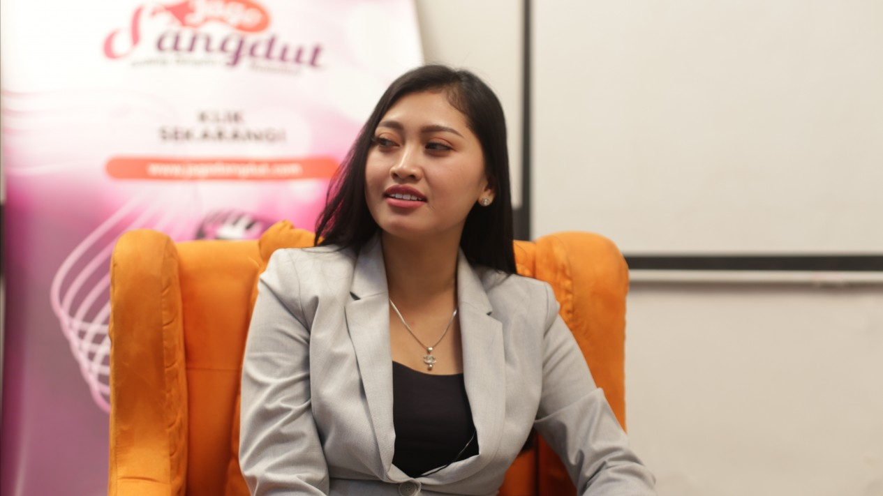 Foto Anis Fahira saat Mengunjungi Markas JagoDangdut.com