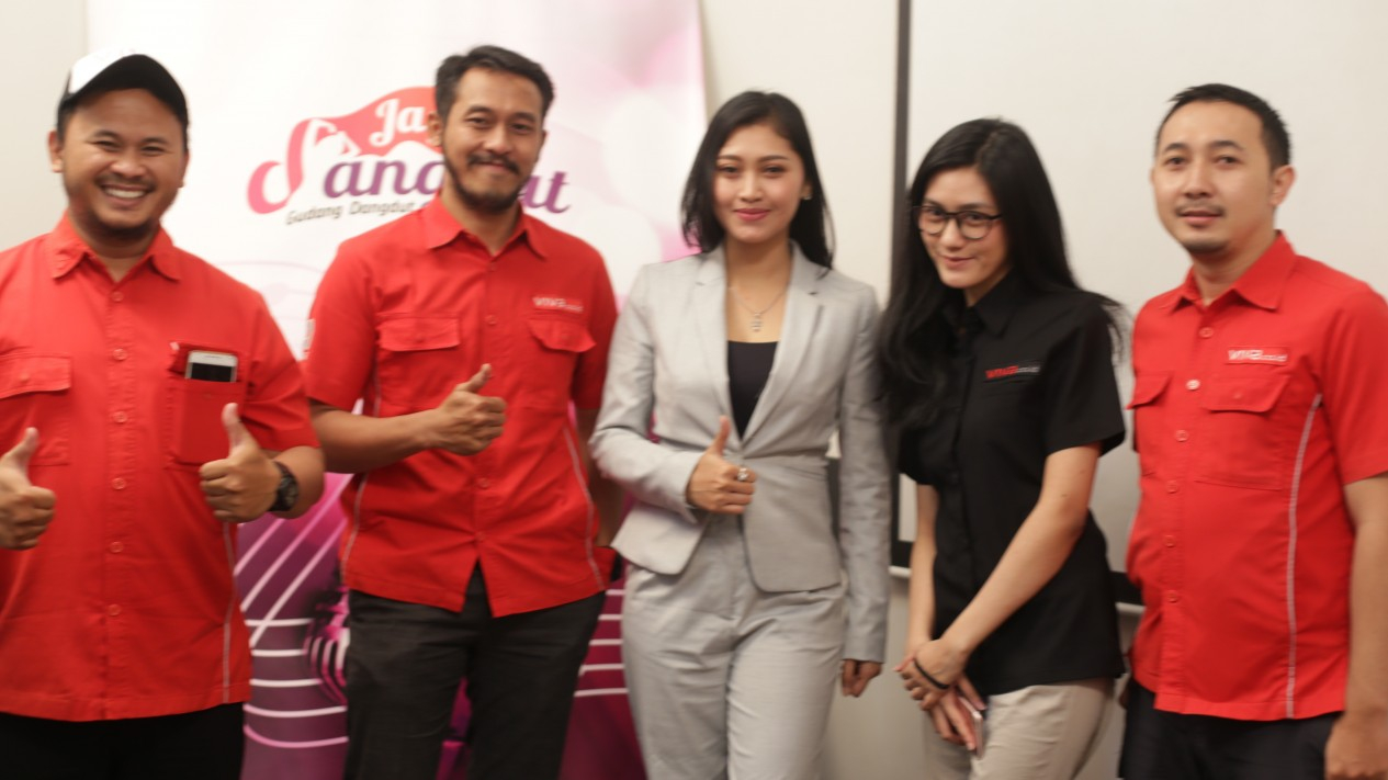 Foto Anis Fahira saat Mengunjungi Markas JagoDangdut.com