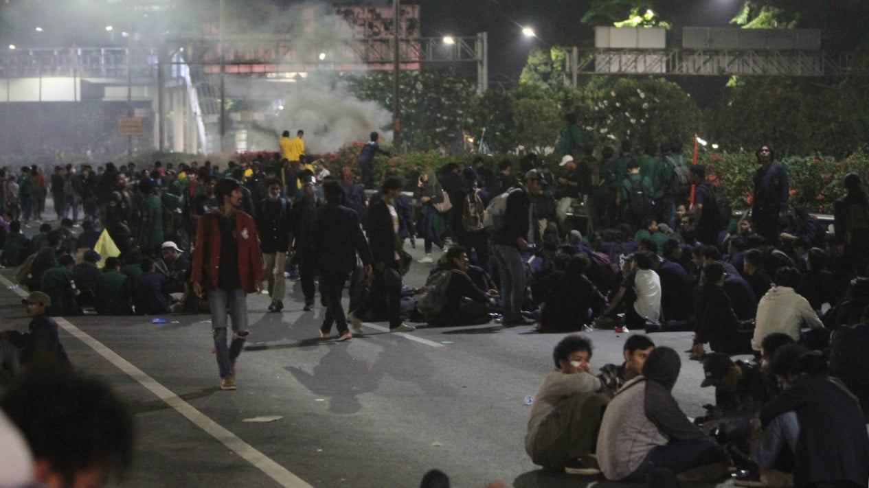 Demo Anti RKUHP & UU KPK, Jalan Tol Dalam Kota Lumpuh