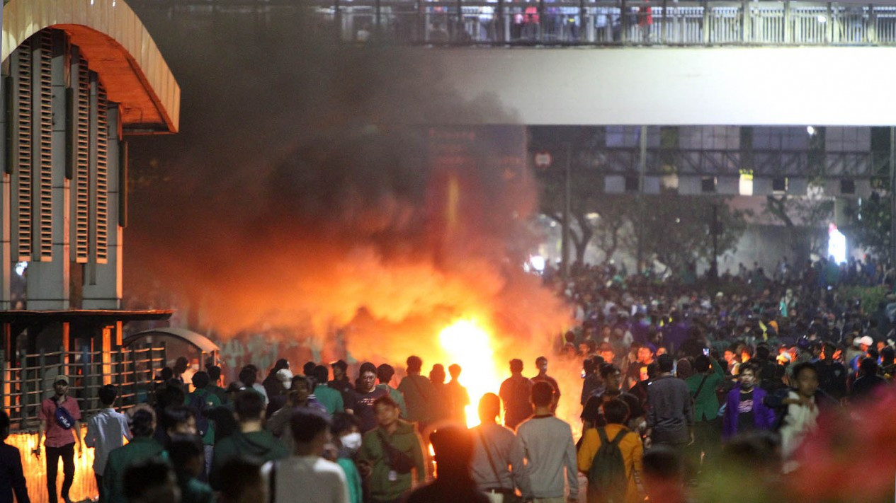 Demo Anti RKUHP & UU KPK, Jalan Tol Dalam Kota Lumpuh