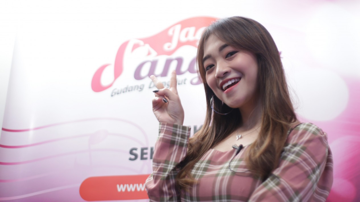 Potret Sendy Ariani Ketika Mengunjungi Kantor JagoDangdut.com