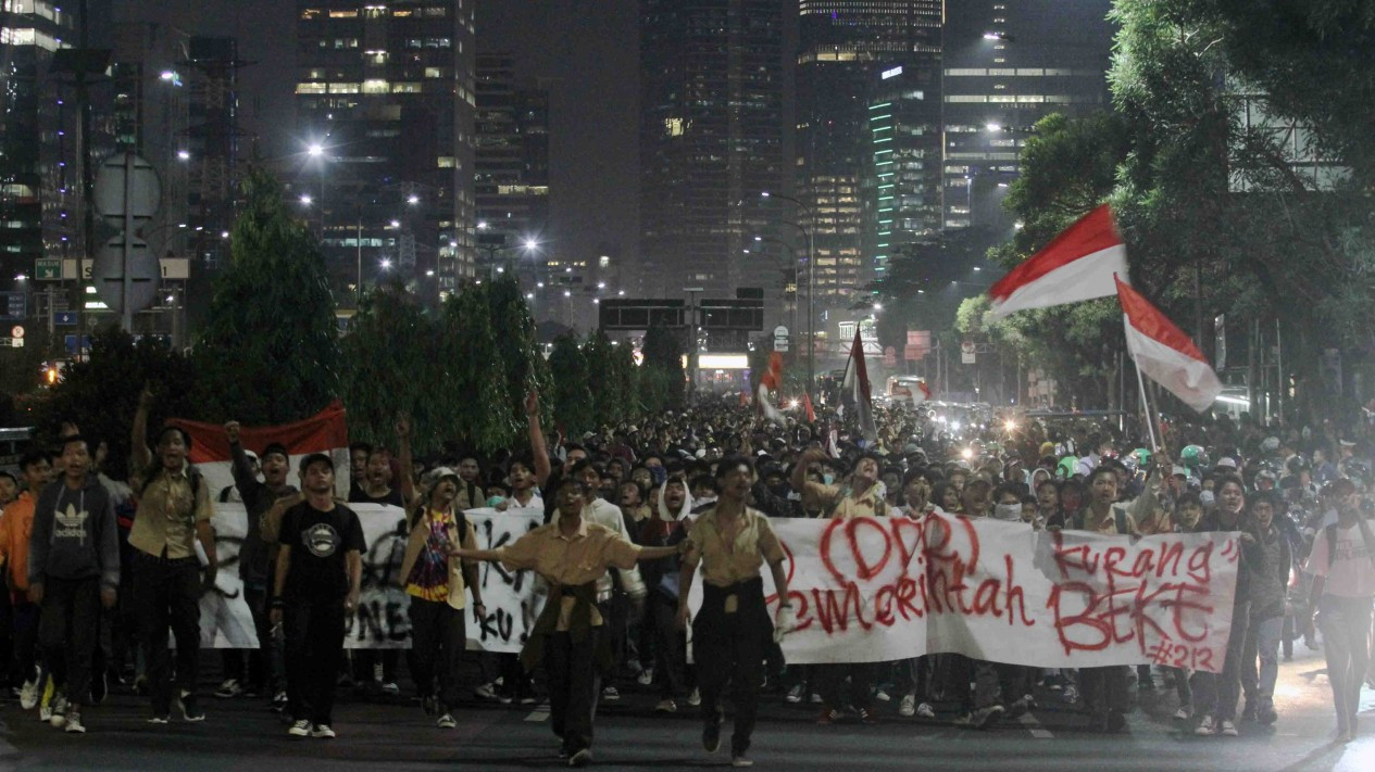 Pelajar STM Kuasai Tol Dalam Kota di Demo RKUHP