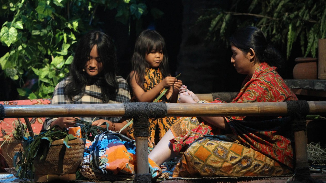 Beralas Bumi Beratap Langit: Kisah Anak Rimba Jambi