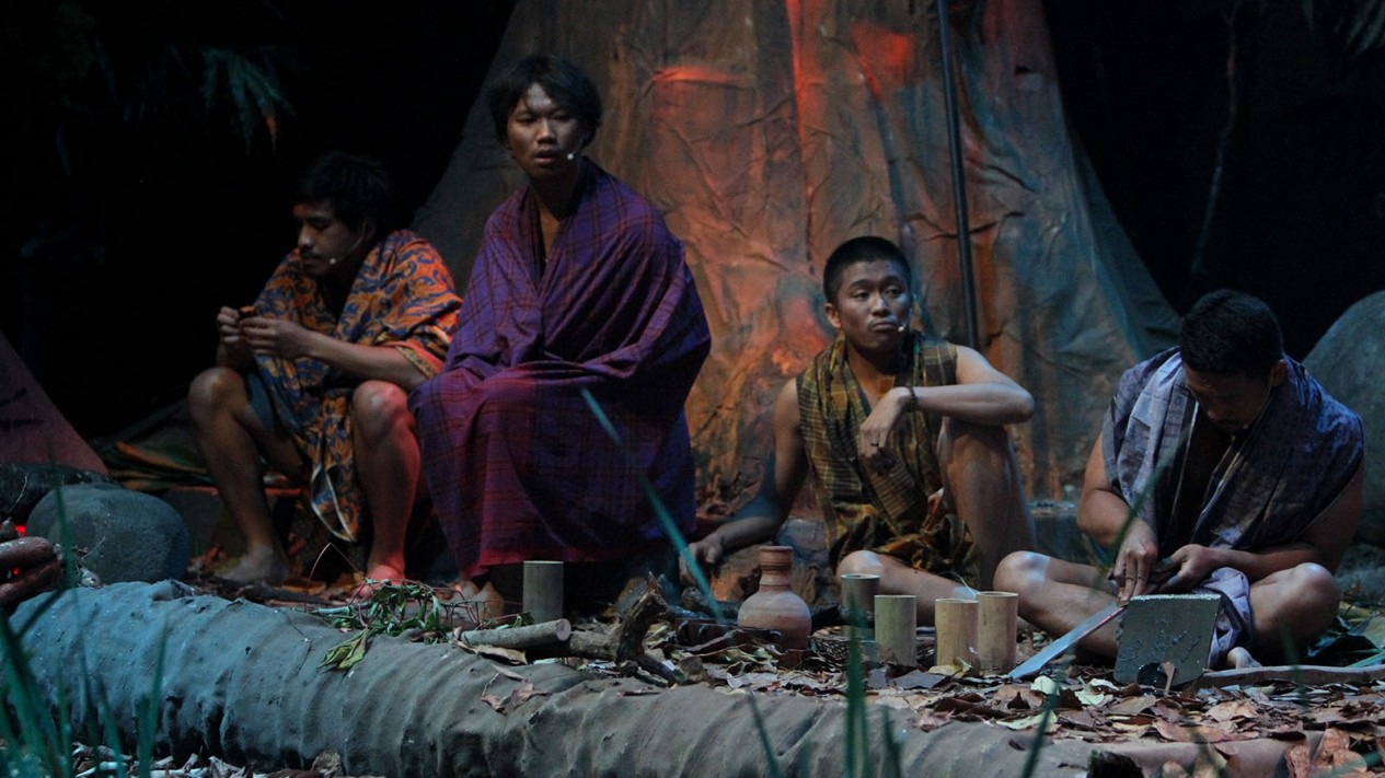 Beralas Bumi Beratap Langit: Kisah Anak Rimba Jambi