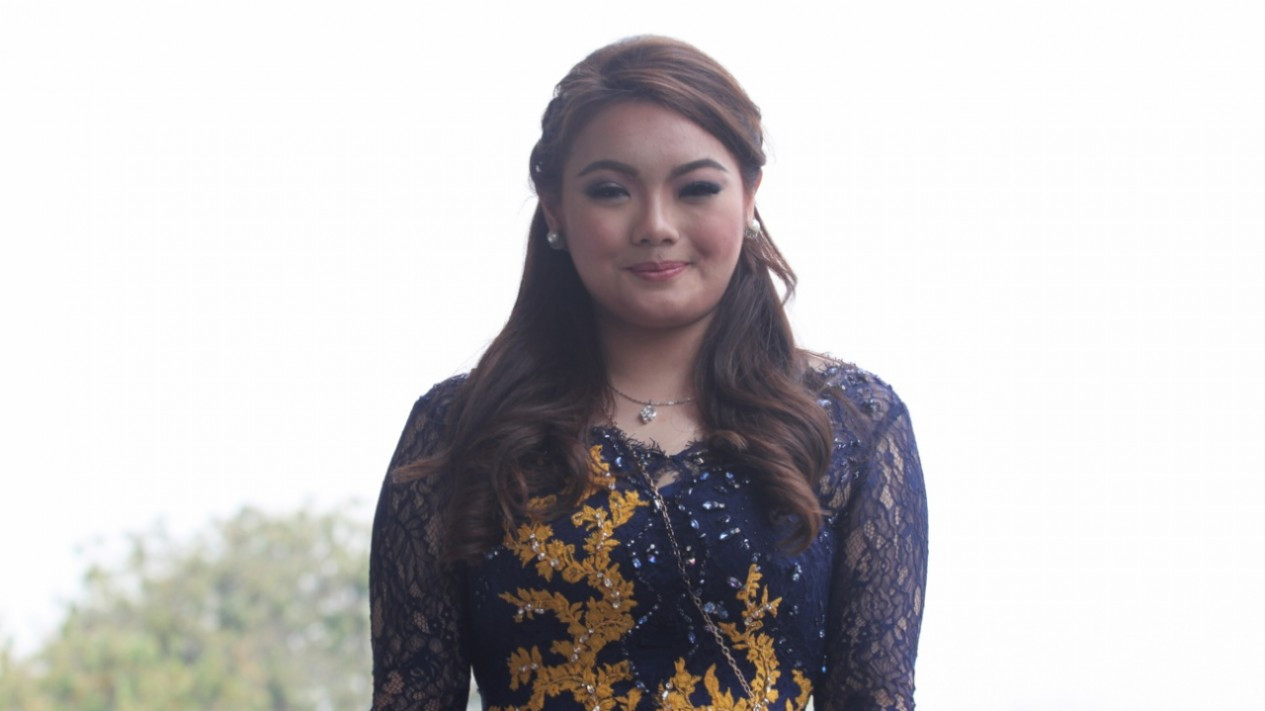 Pesona Hillary Lasut Anggota Termuda DPR RI