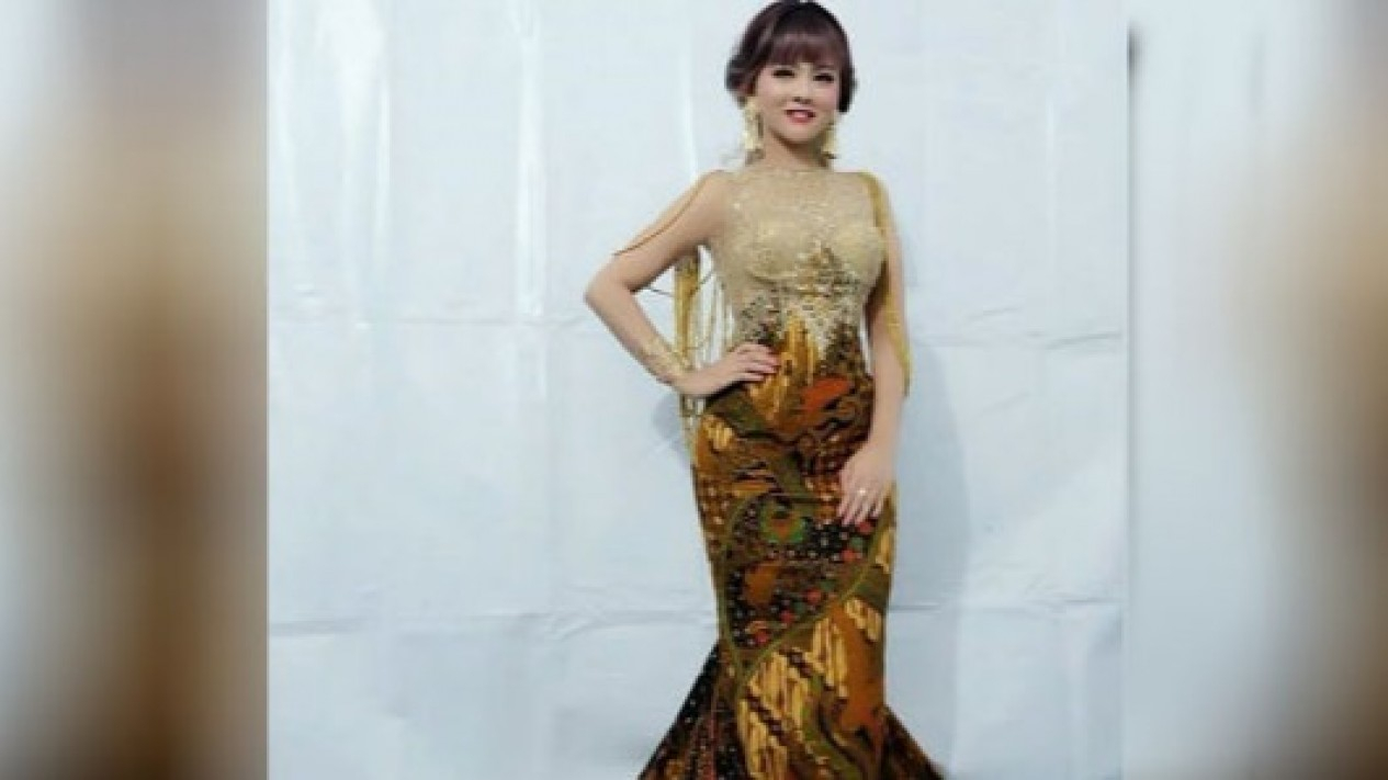 Potret Penampilan Penyanyi Dangdut di Hari Batik Nasional