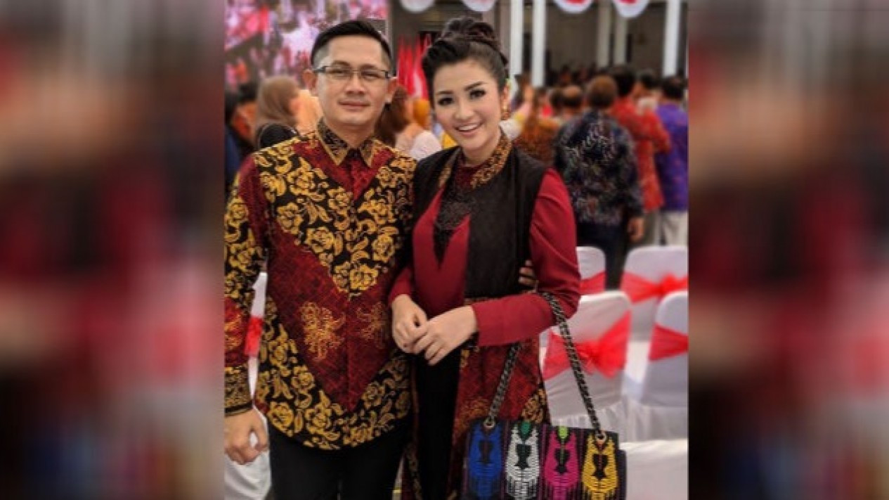 Potret Penampilan Penyanyi Dangdut di Hari Batik Nasional