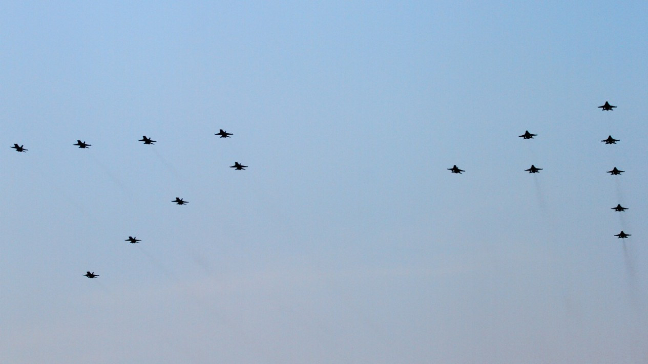 Atraksi Defile Pesawat di HUT TNI ke-74, Keren!