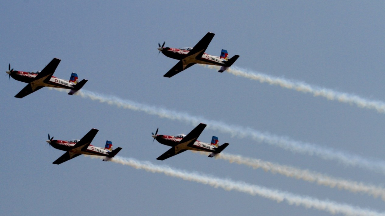 Atraksi Defile Pesawat di HUT TNI ke-74, Keren!