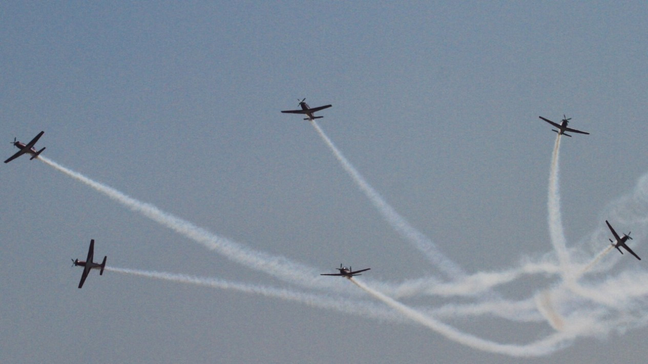 Atraksi Defile Pesawat di HUT TNI ke-74, Keren!