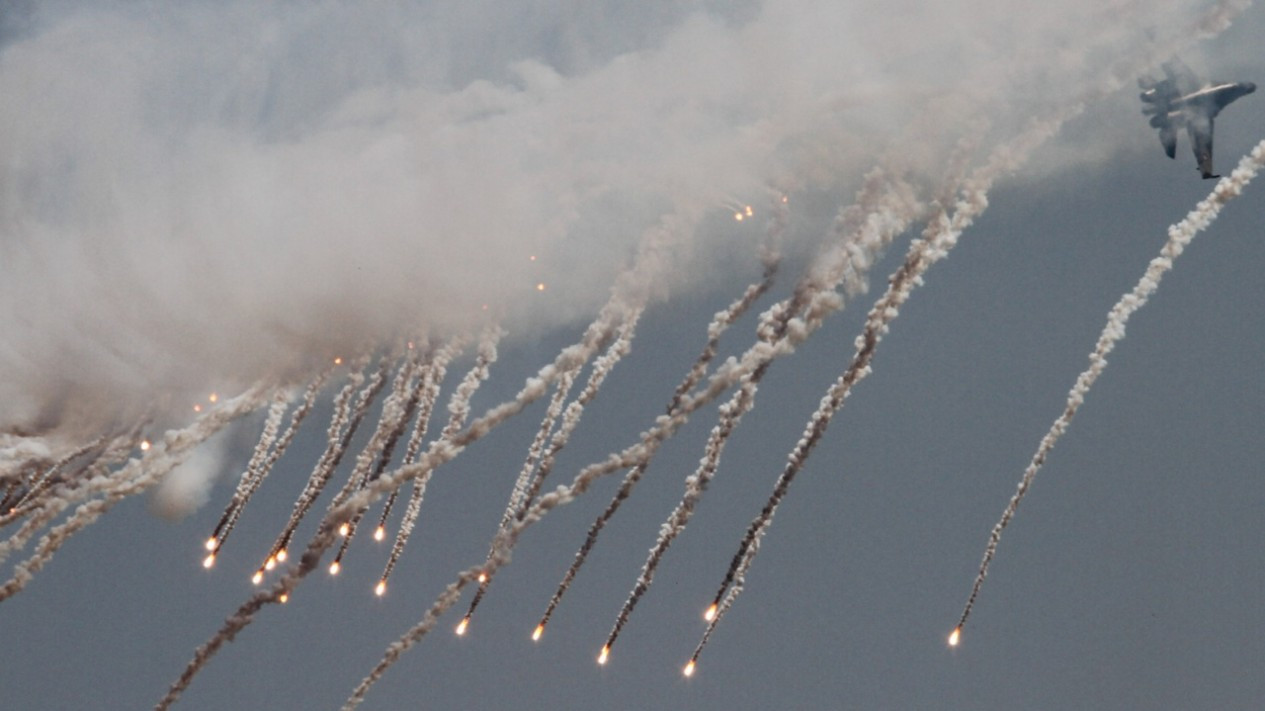 Atraksi Defile Pesawat di HUT TNI ke-74, Keren!