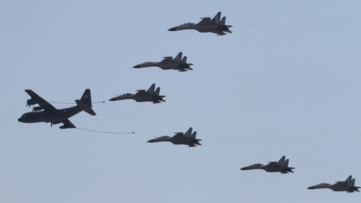 Atraksi Defile Pesawat di HUT TNI ke-74, Keren!
