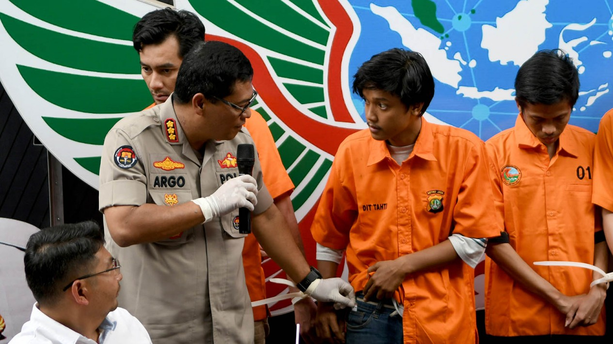 Foto-foto Muhammad Basurrah, Suami Dhawiya Terjerat Sabu