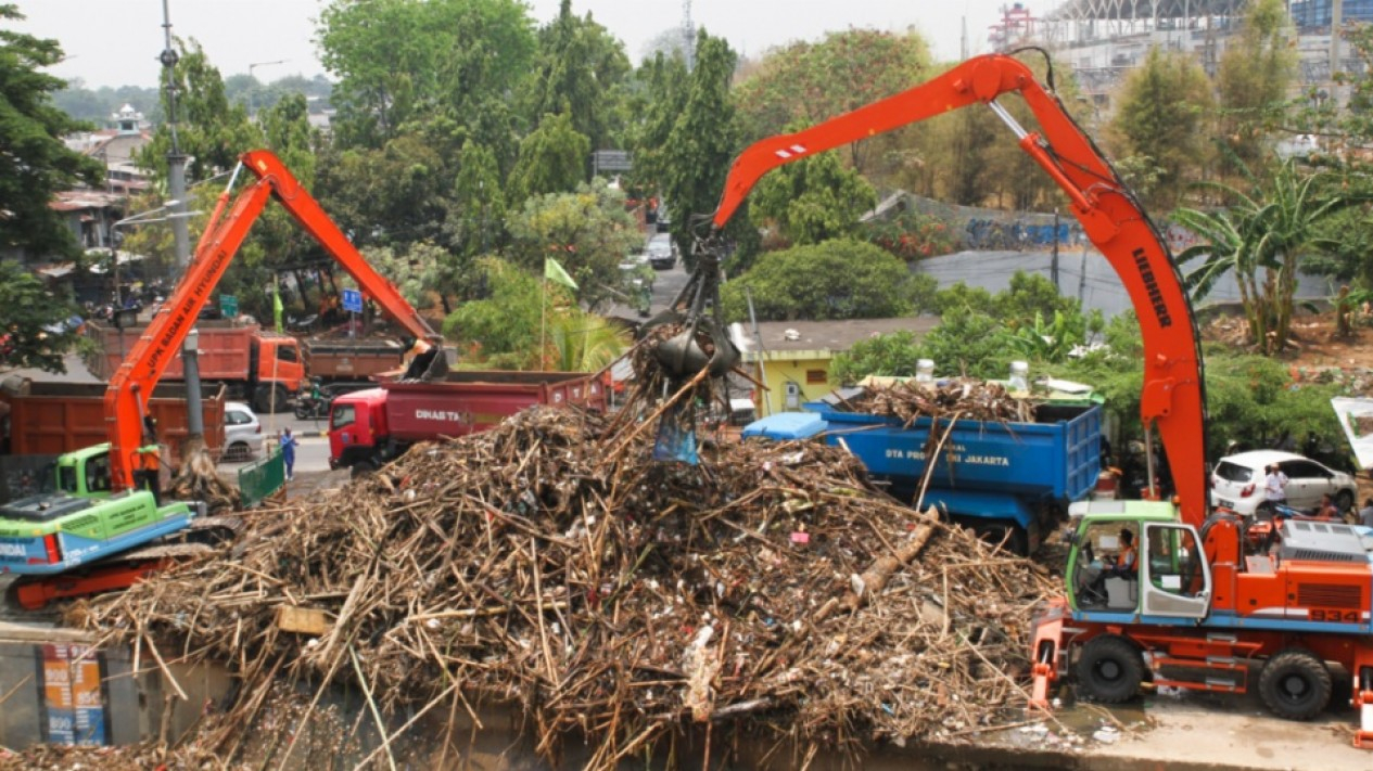 Mengerikan, Pintu Air Manggarai Penuh Sampah