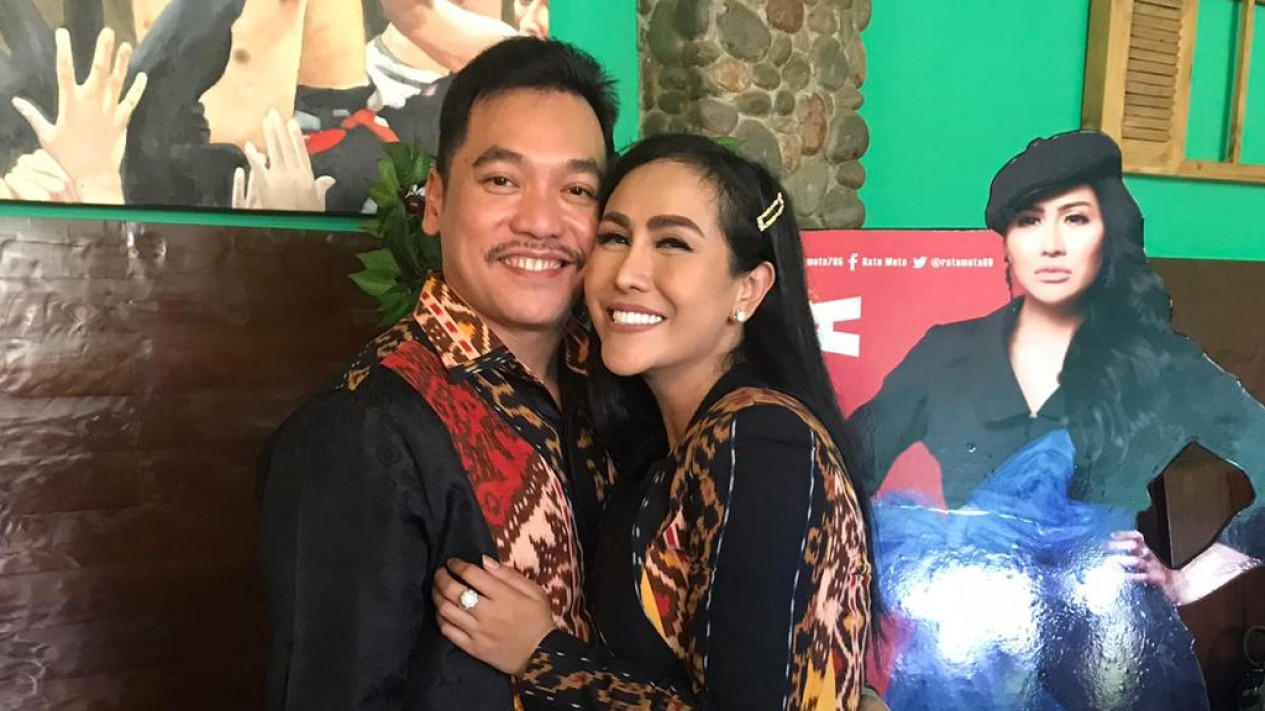 Ratu Meta Pamer Kemesraan dengan Suami, Launching Tempat Ngopi