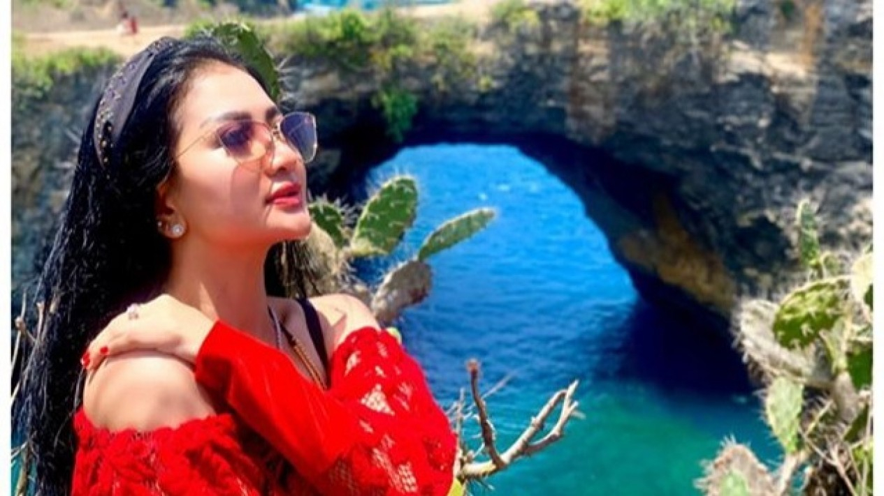 Mempersona! Ini 7 Potret Gaya Liburan Gina Youbi di Bali