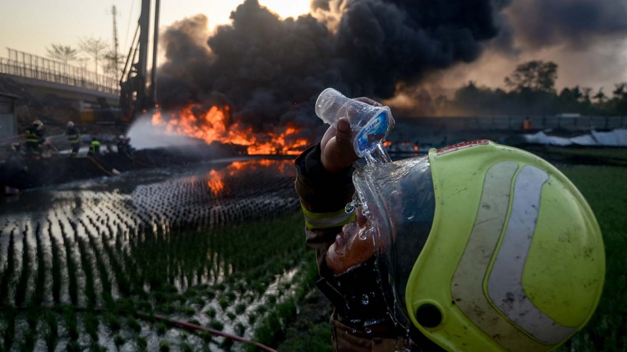 Ngerinya Kebakaran Pipa Minyak Pertamina di Cimahi