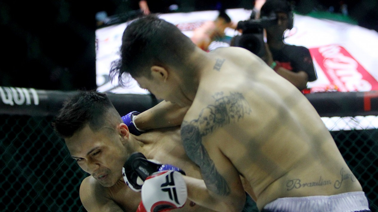 Randy Pangalila Kalahkan Adhi Pawitra di One Pride