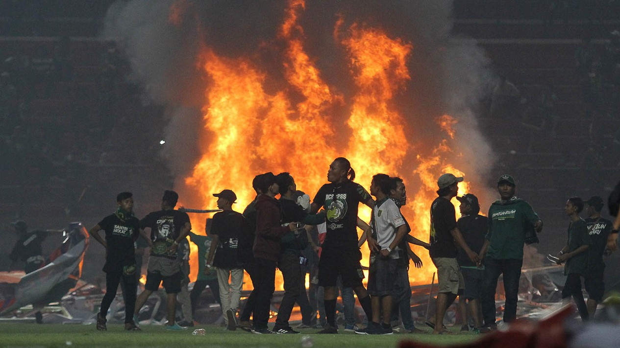 Amukan Suporter Persebaya Setelah Dikalahkan PSS Sleman