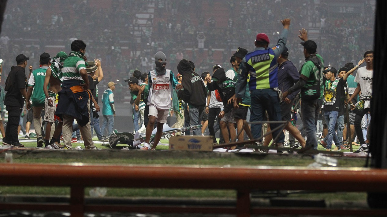 Amukan Suporter Persebaya Setelah Dikalahkan PSS Sleman