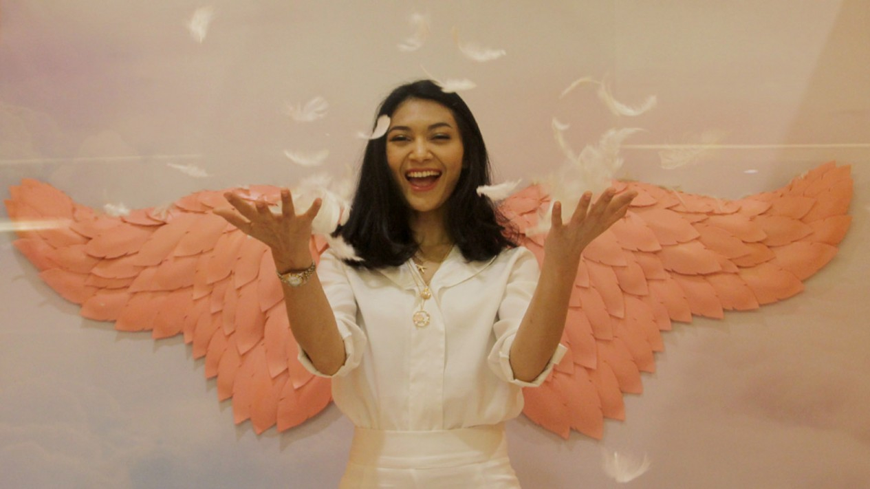 Berfoto di Pameran Raven Is Odd Art Installation