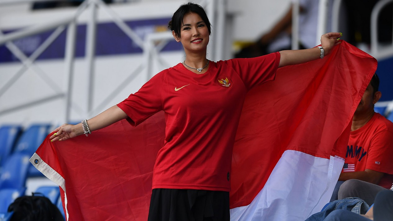 Maria Ozawa Nonton Pertandingan Timnas Indonesia