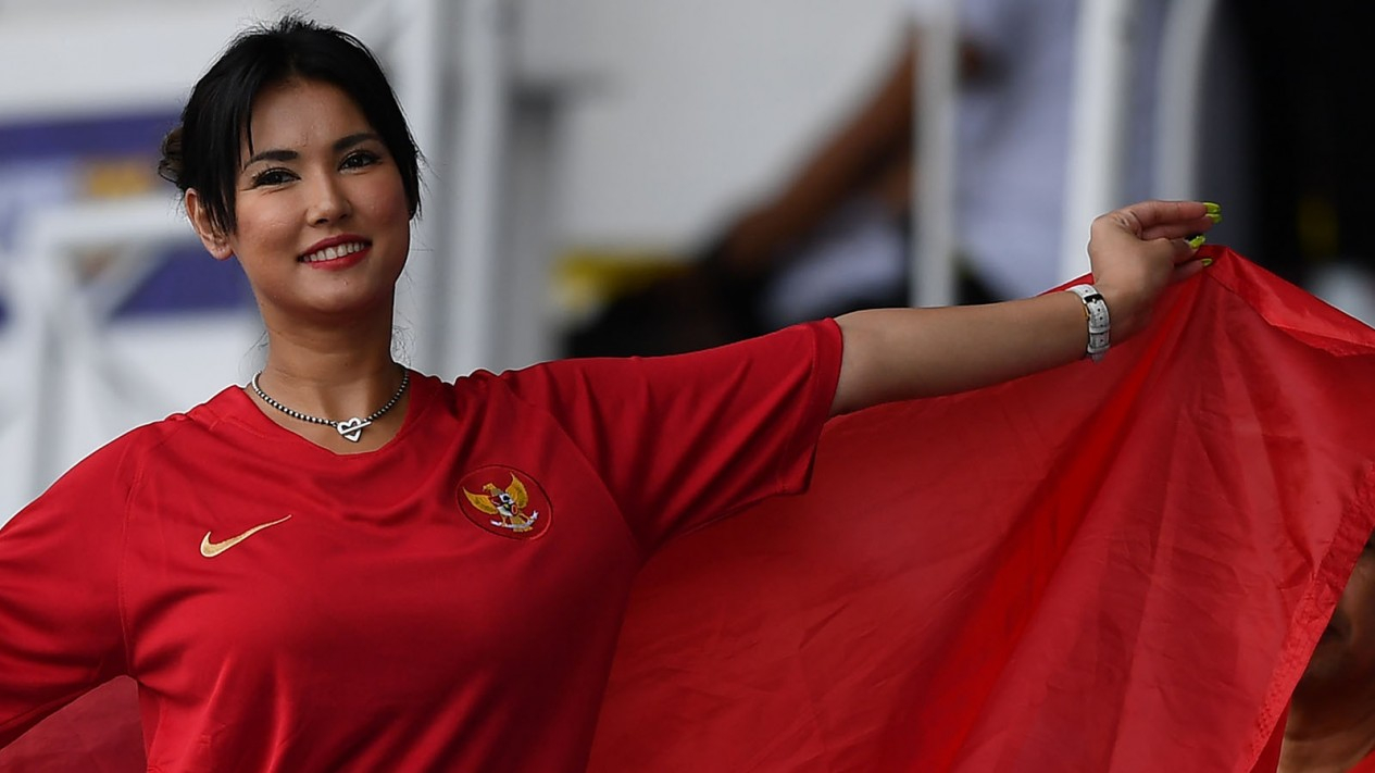 Maria Ozawa Nonton Pertandingan Timnas Indonesia