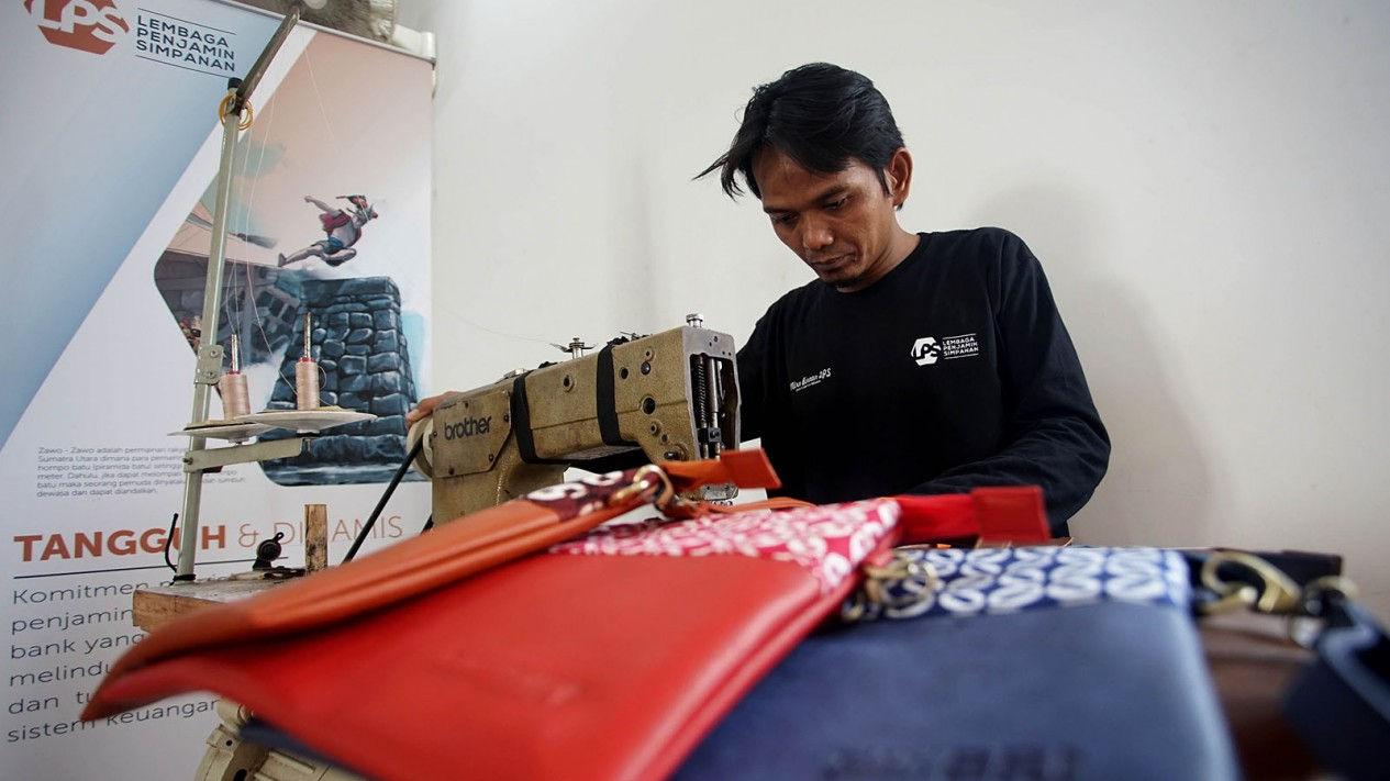Melihat Produksi Kerajinan Tas Jinjing