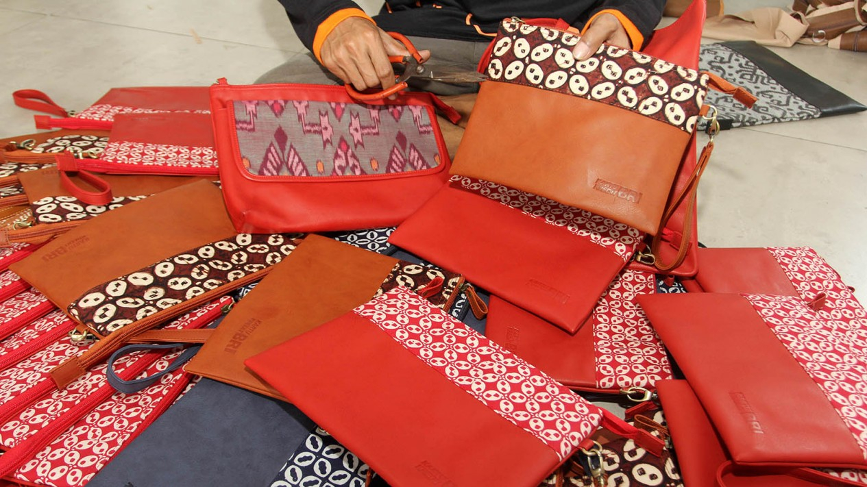 Melihat Produksi Kerajinan Tas Jinjing