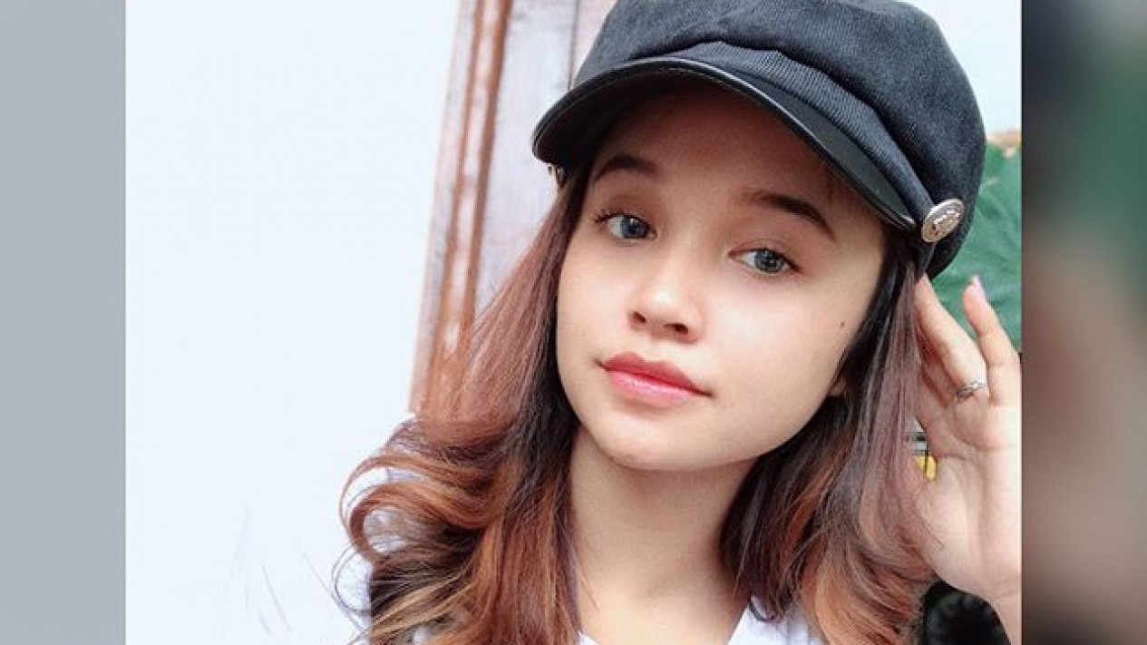 Gaya Manja Tasya Rosmala Pakai Topi Bikin Gemas