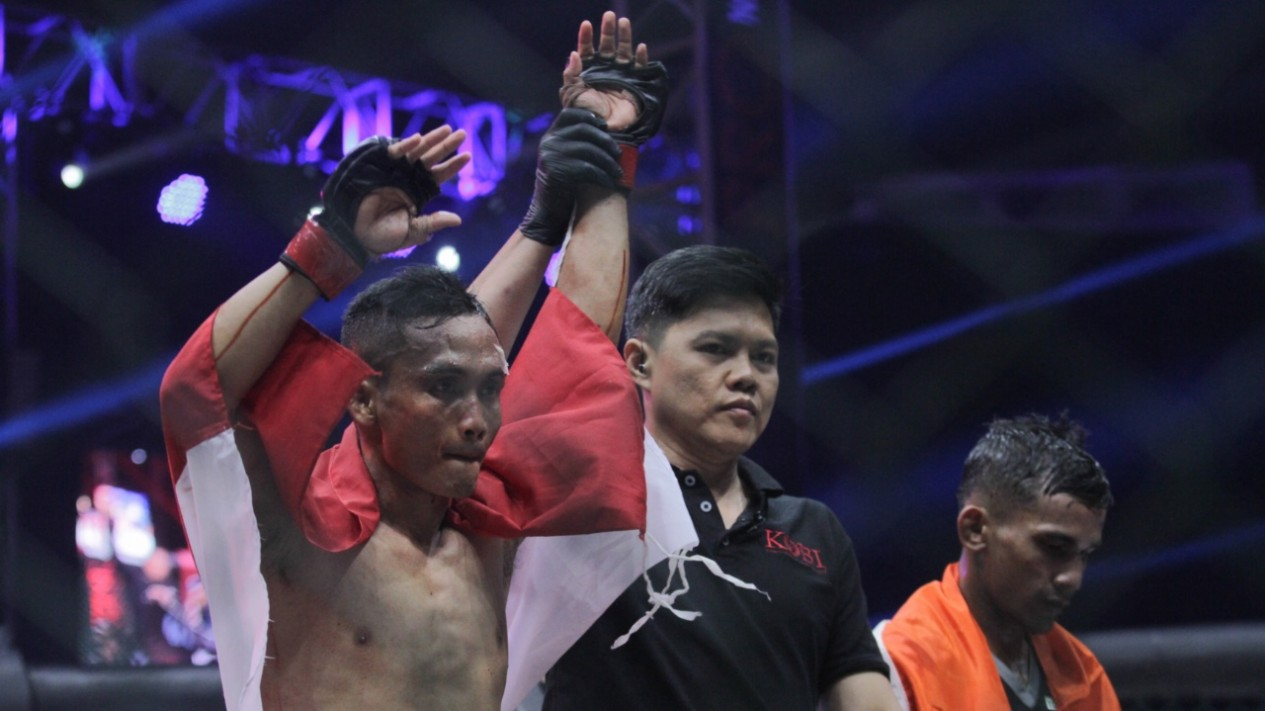 Berlumur Darah, Gunawan Bekuk Petarung India