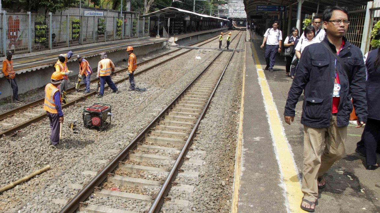 Perbaikan dan Perawatan Berkala Rel KRL