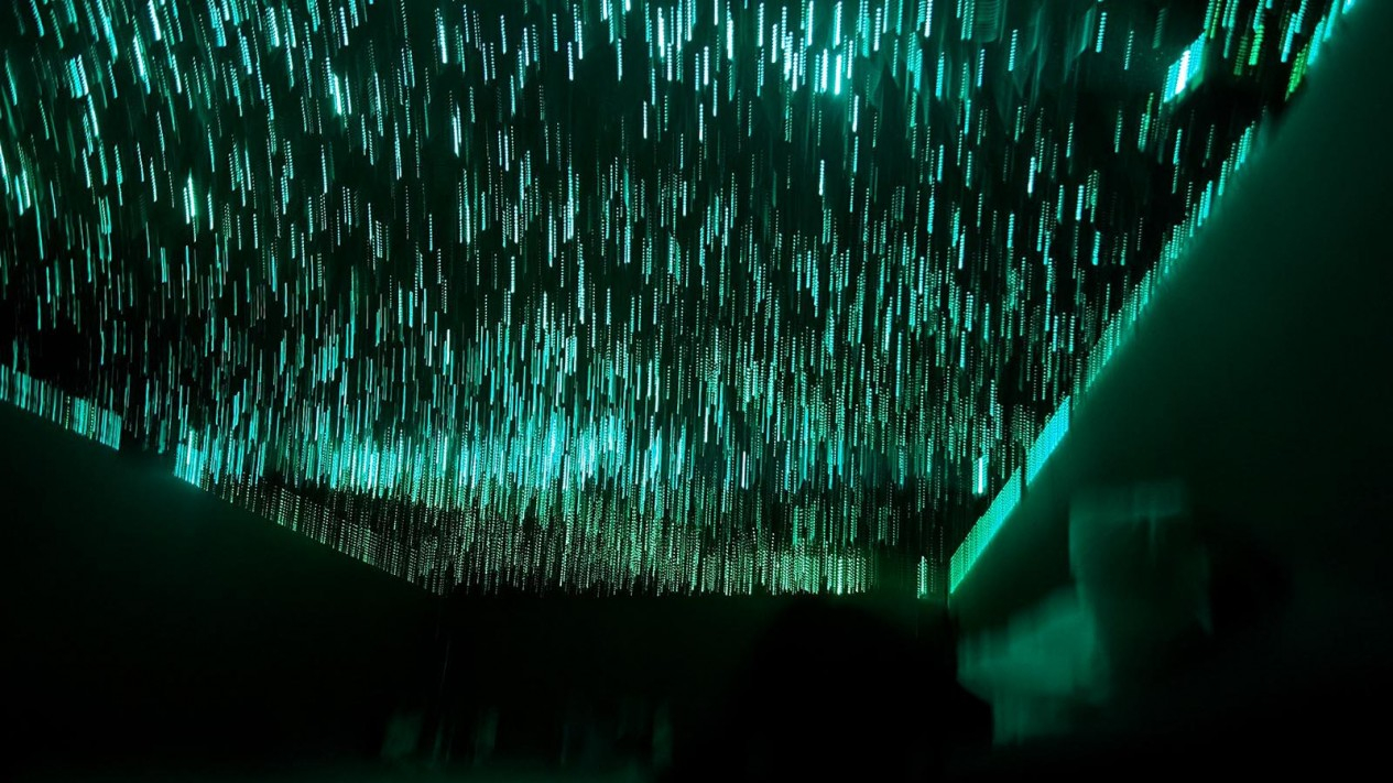 Sorotan Cahaya Futuristik di Pameran Seni Wave of Tomorrow