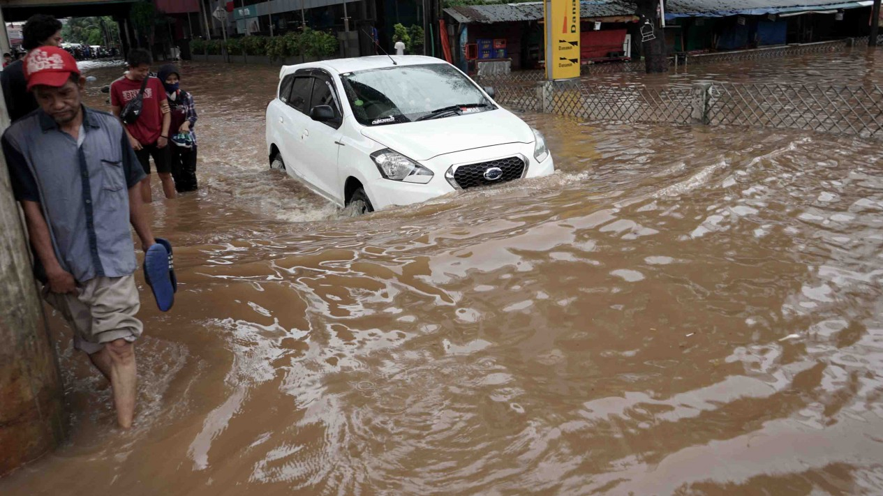 Banjir Lumpuhkan Aktivitas Perdagangan Pasar Cipulir