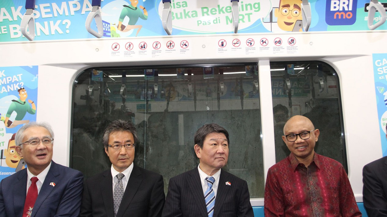 Menlu Jepang Jajal MRT