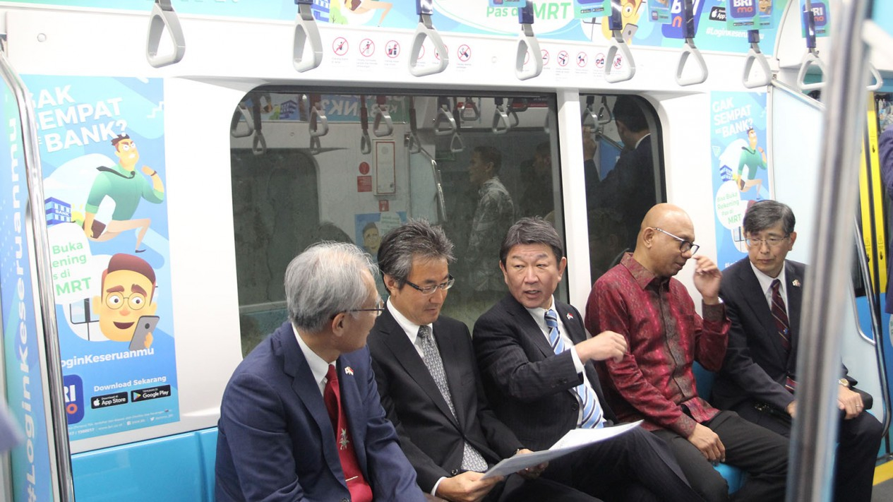 Menlu Jepang Jajal MRT
