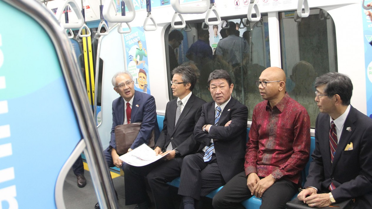 Menlu Jepang Jajal MRT