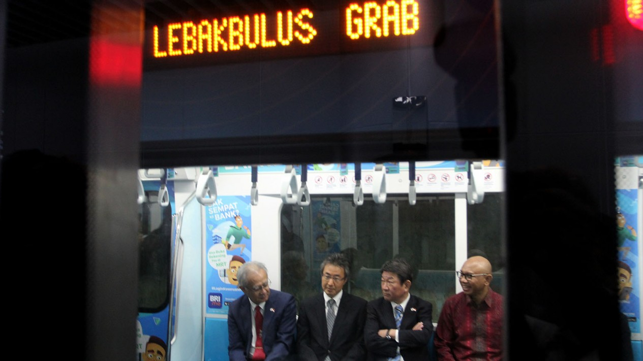 Menlu Jepang Jajal MRT