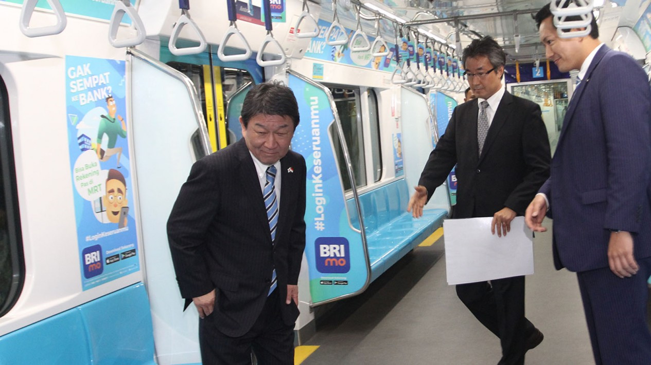 Menlu Jepang Jajal MRT