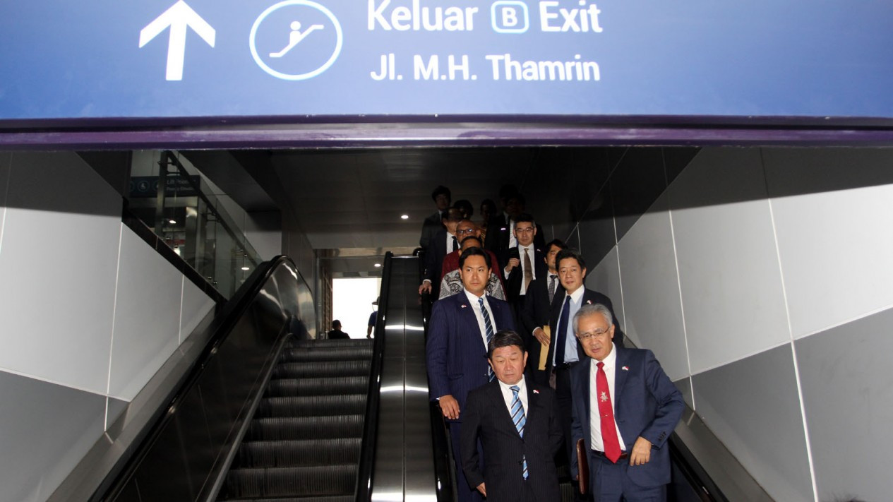 Menlu Jepang Jajal MRT