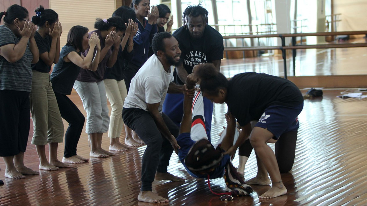 Jelang Pementasan Planet, Sebuah Lament