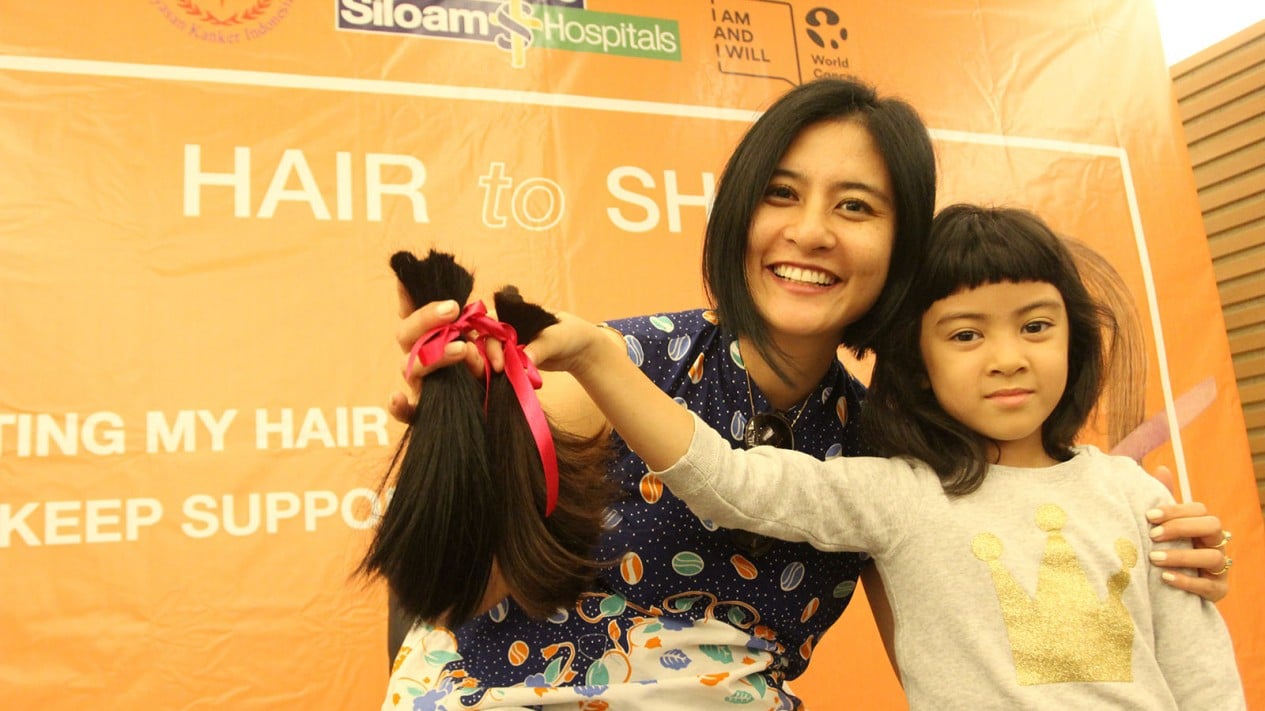 Donor Rambut Peringati Hari Kanker Sedunia